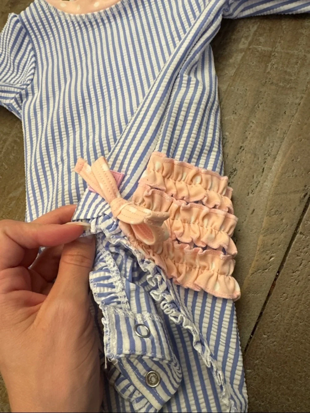 RUFFLE BUTTS NWOT Stripped Seersucker Ruffle Long Sleeve Rash Guard Swimsuit